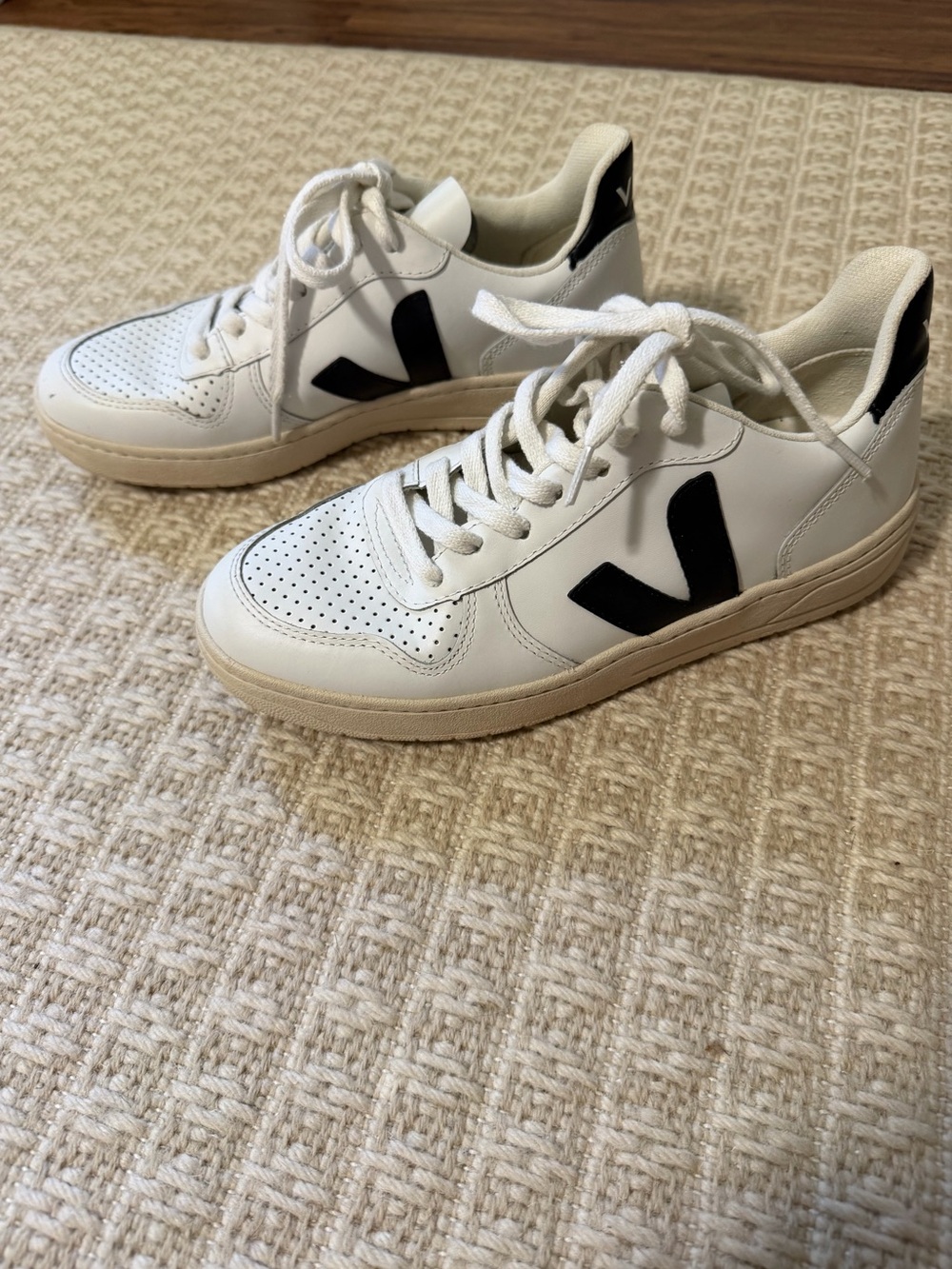 Veja Women's V-10 Leather Sneakers - Picture 12 of 16